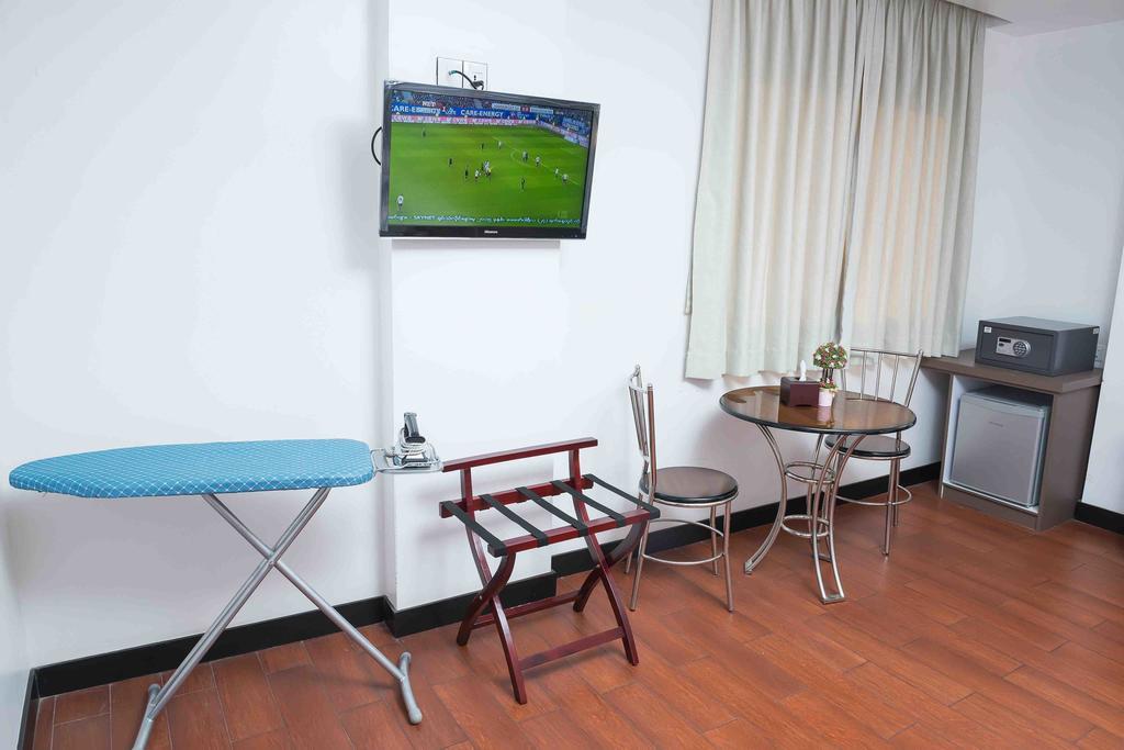 High Five Hotel Yangon Esterno foto