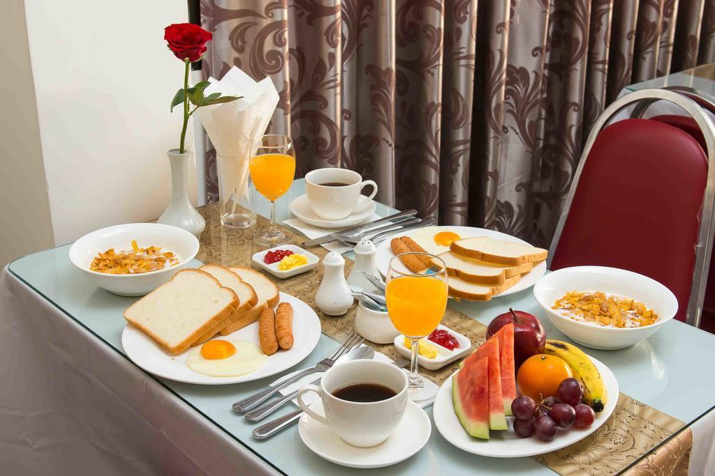 High Five Hotel Yangon Esterno foto