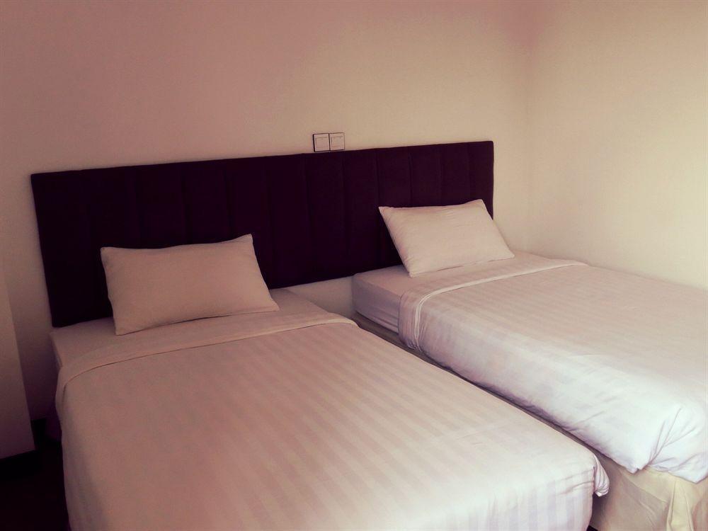 High Five Hotel Yangon Esterno foto