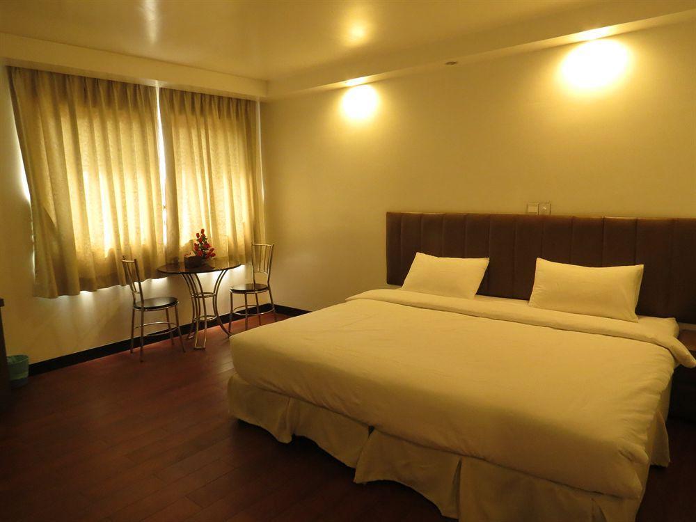 High Five Hotel Yangon Esterno foto