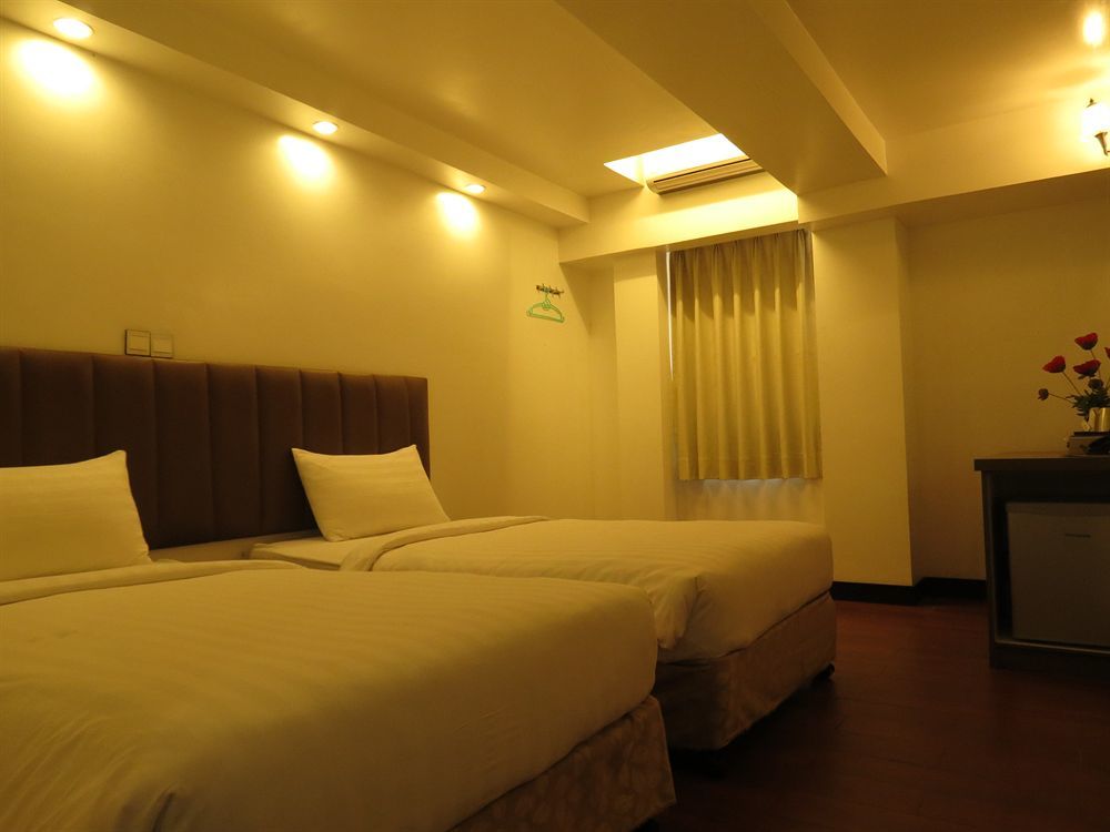 High Five Hotel Yangon Esterno foto