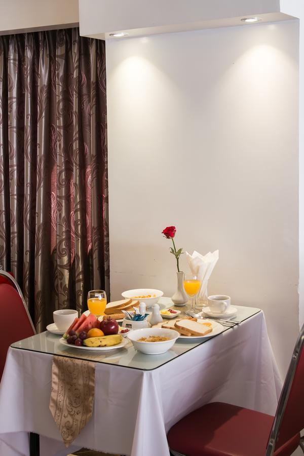 High Five Hotel Yangon Esterno foto