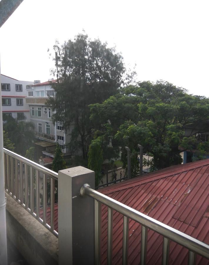 High Five Hotel Yangon Esterno foto