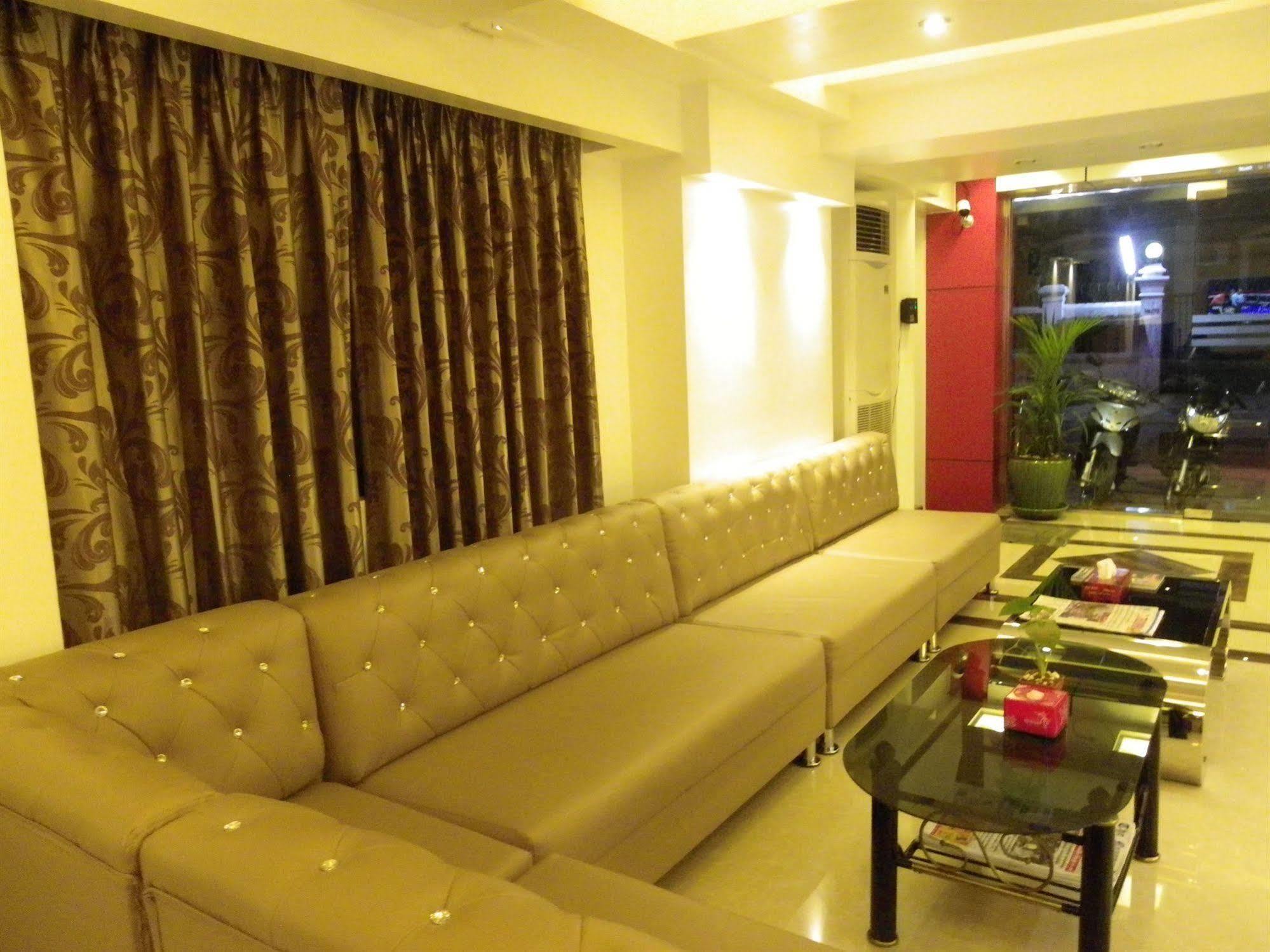 High Five Hotel Yangon Esterno foto
