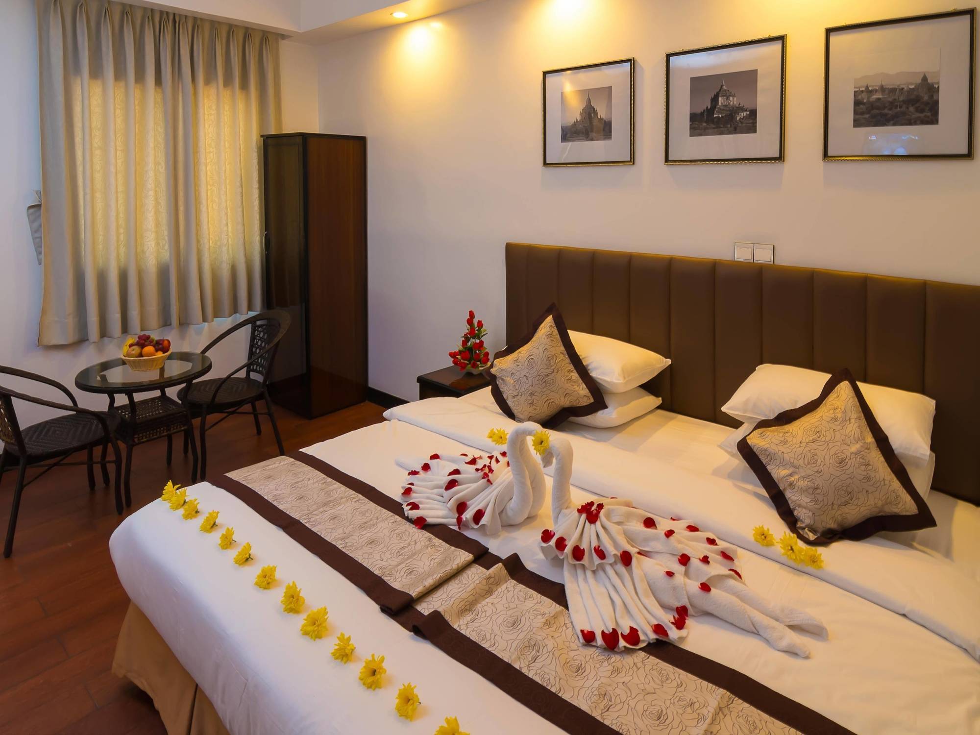 High Five Hotel Yangon Esterno foto