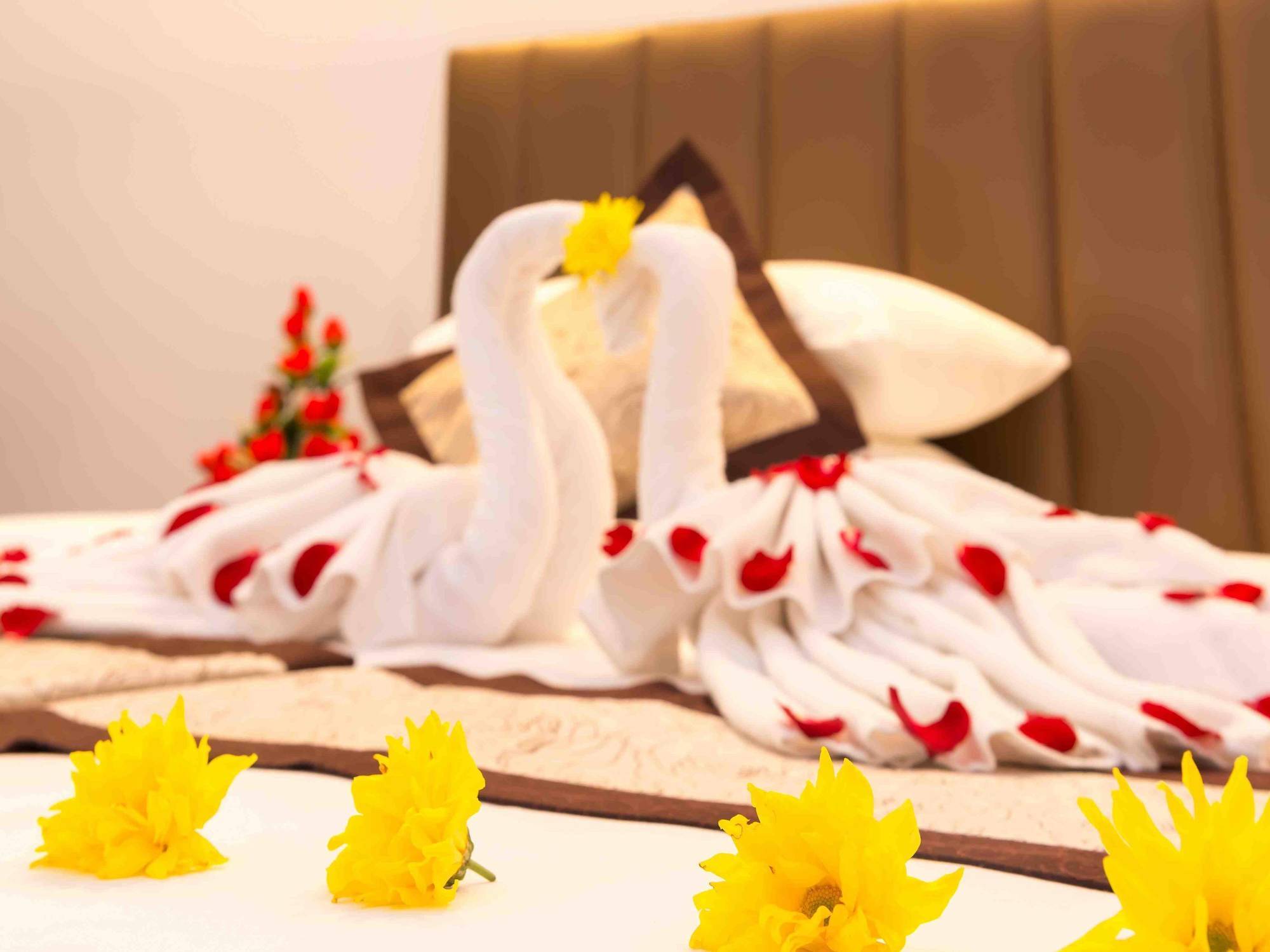 High Five Hotel Yangon Esterno foto