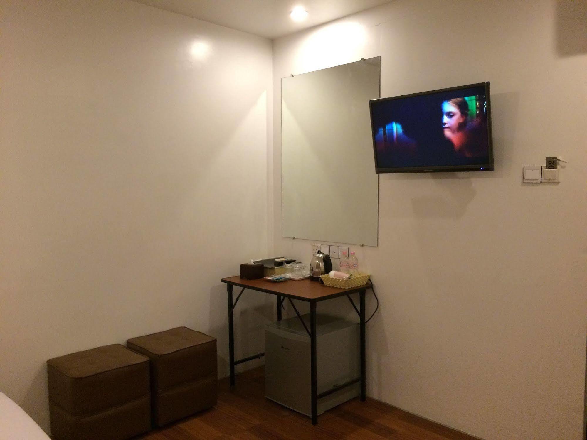 High Five Hotel Yangon Esterno foto