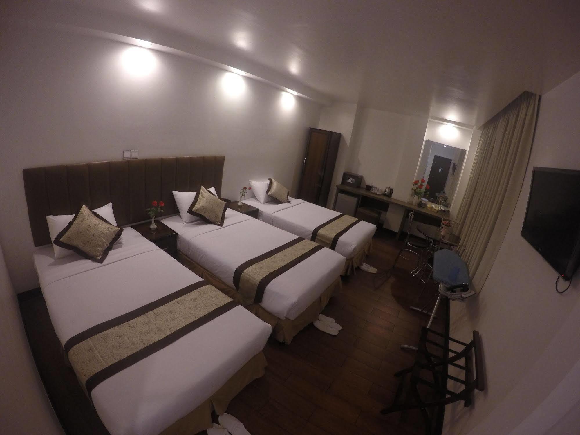 High Five Hotel Yangon Esterno foto