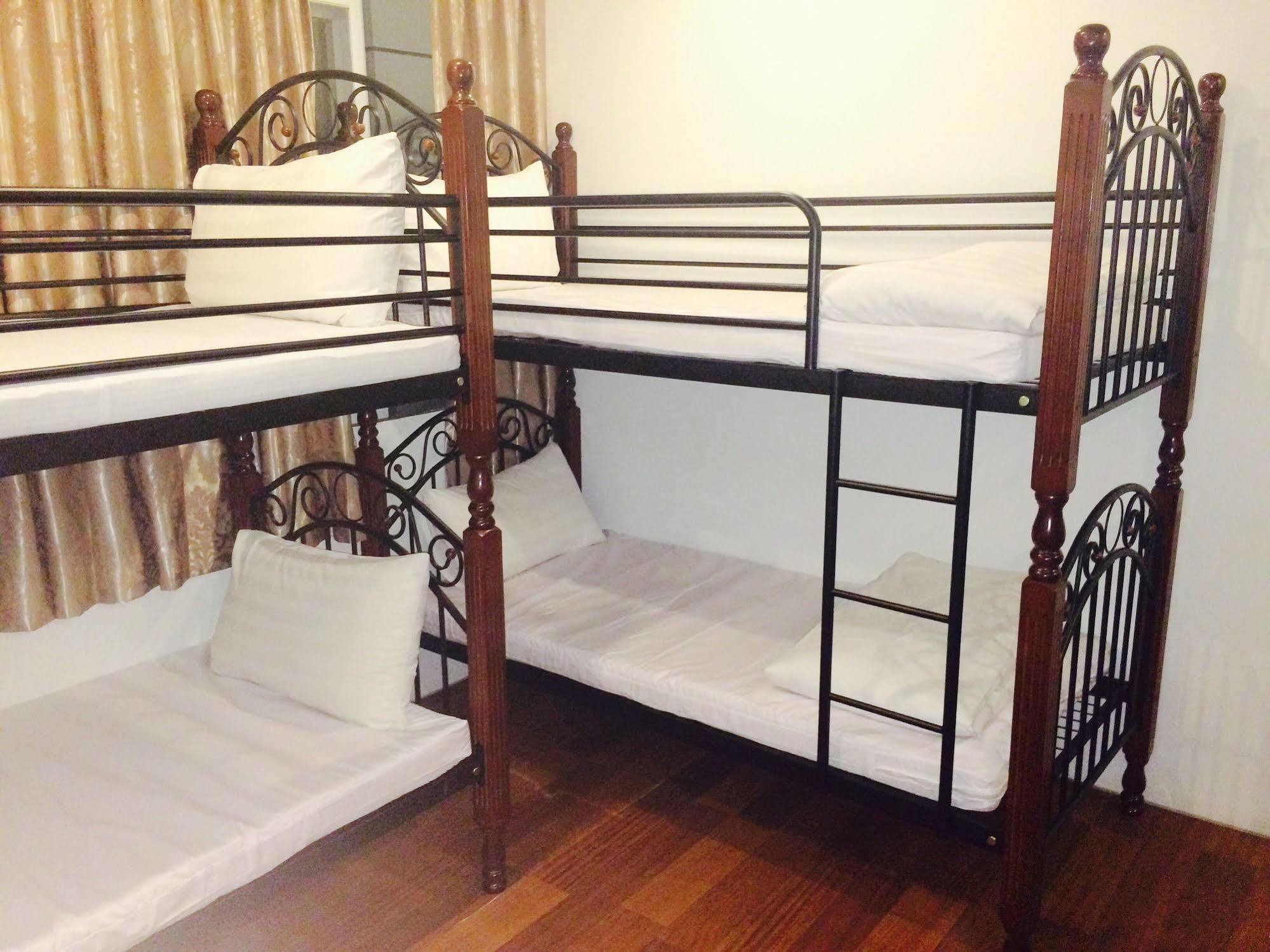 High Five Hotel Yangon Esterno foto