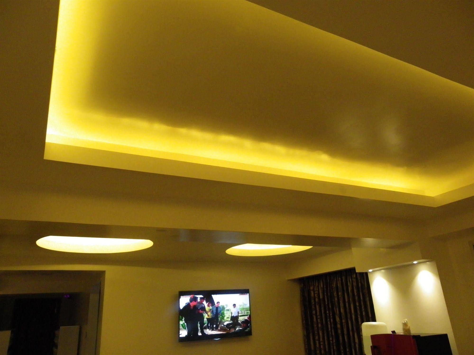 High Five Hotel Yangon Esterno foto
