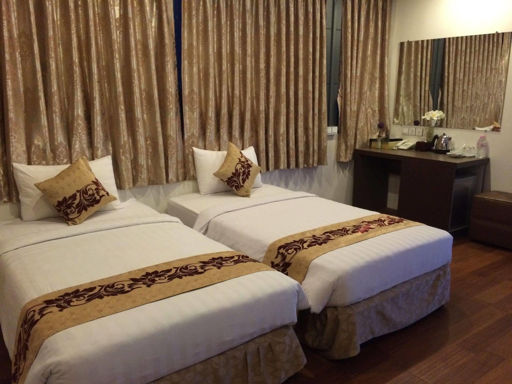 High Five Hotel Yangon Esterno foto