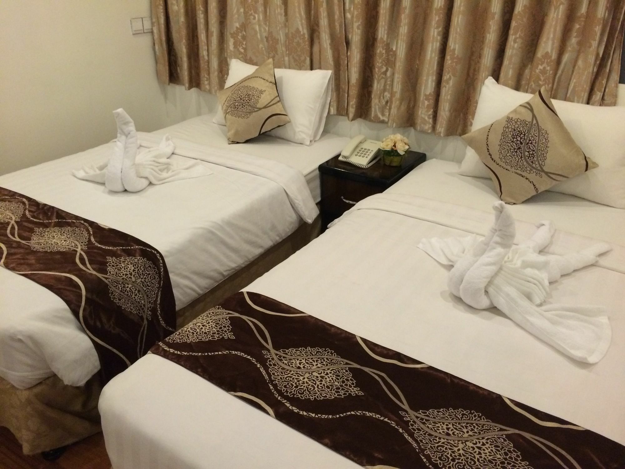 High Five Hotel Yangon Esterno foto