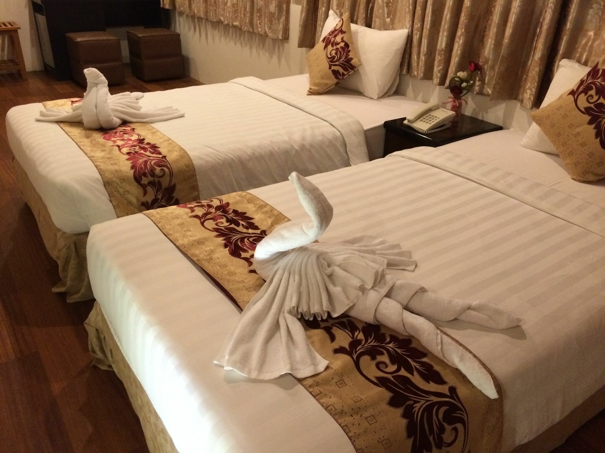 High Five Hotel Yangon Esterno foto